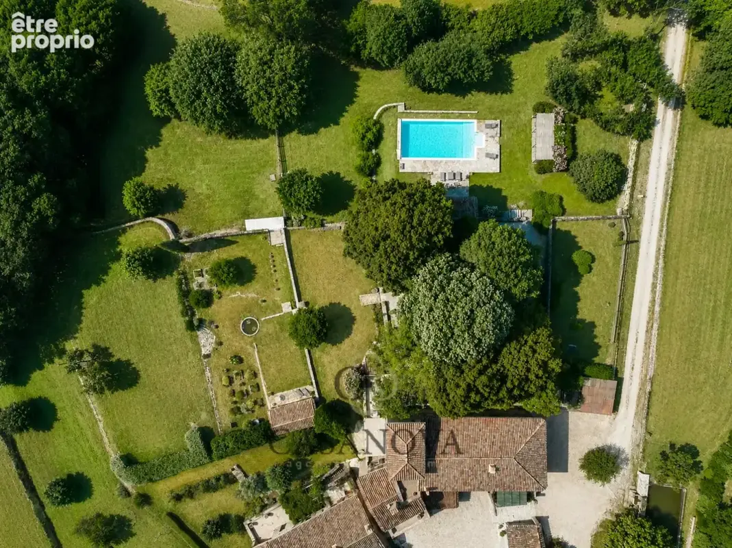 Propriété de caractère du XVIIe siècle avec piscine - photo 2