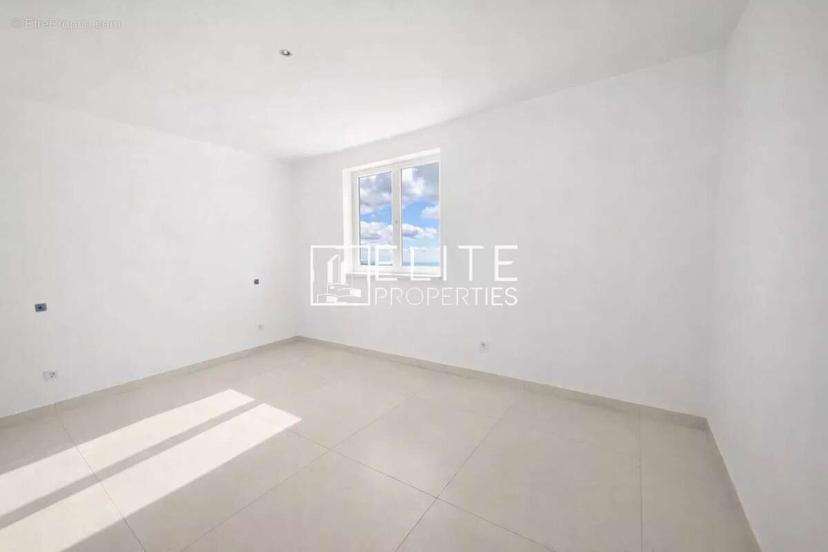 Appartement à MOUANS-SARTOUX