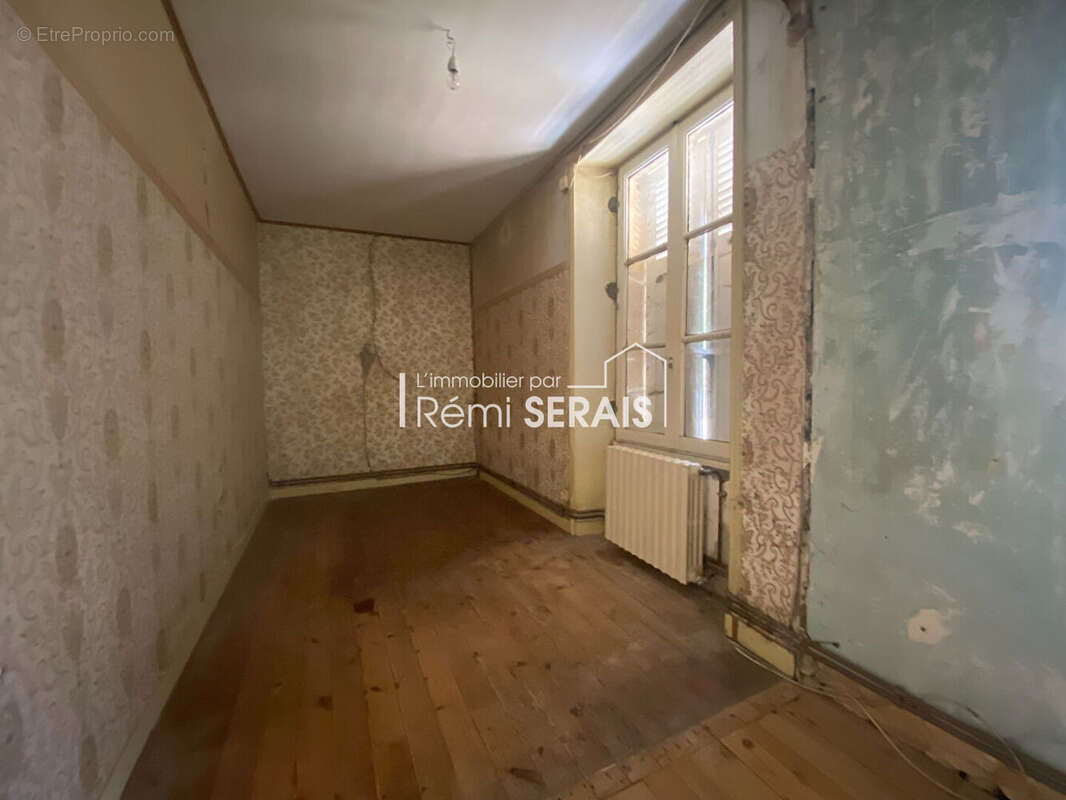 Maison à rénover avec dépendances et combles exploitables près de Potigny - photo 9