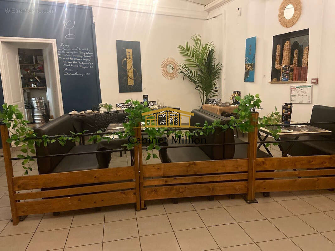 Commerce à VIC-LA-GARDIOLE