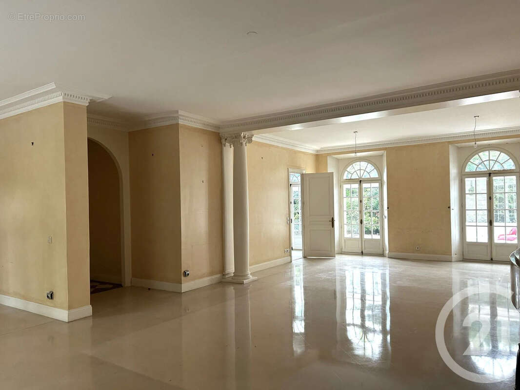 Maison à SAINT-MAUR-DES-FOSSES