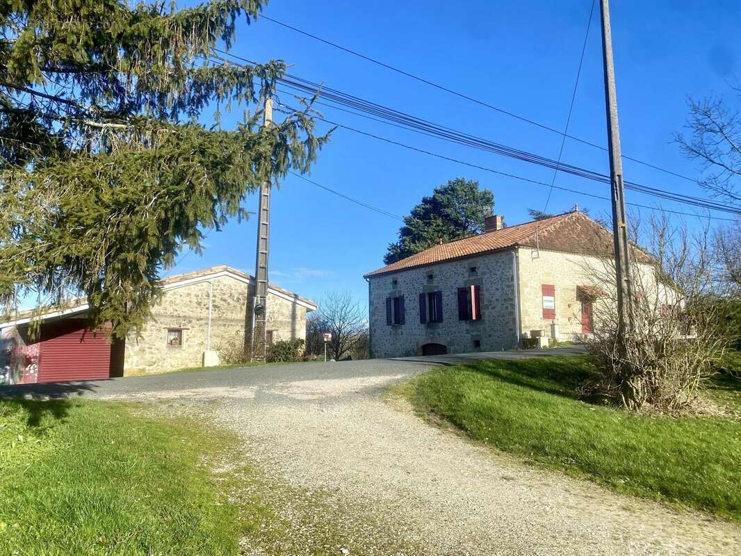Maison 241 m² à Saint-Maurice-De-Lestapel  - photo 2