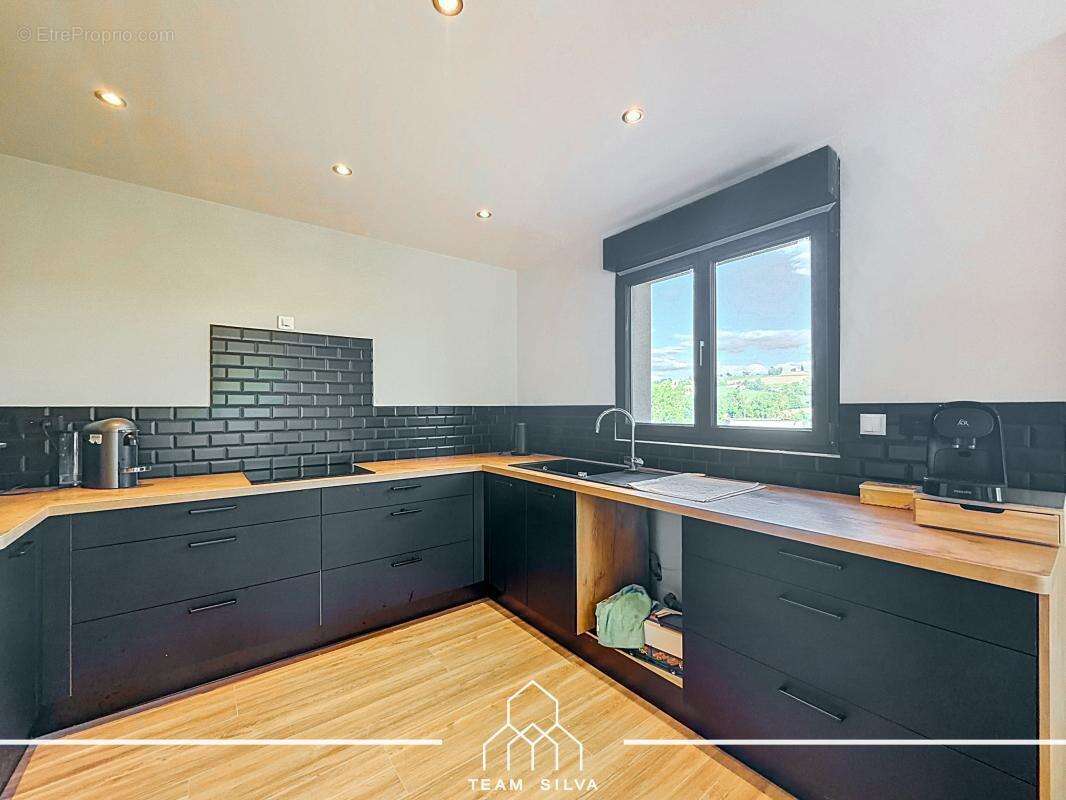 Maison 110 m² à Chambost-Longessaigne  - photo 20