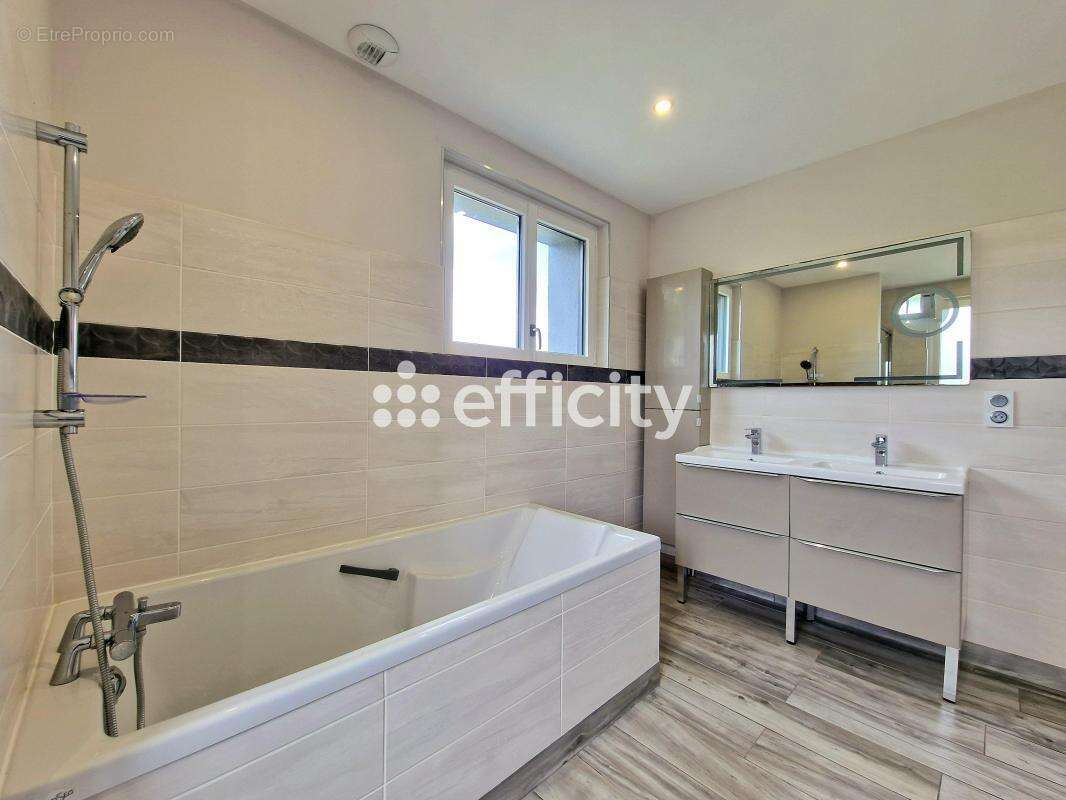 Maison à LA HAYE-DU-PUITS