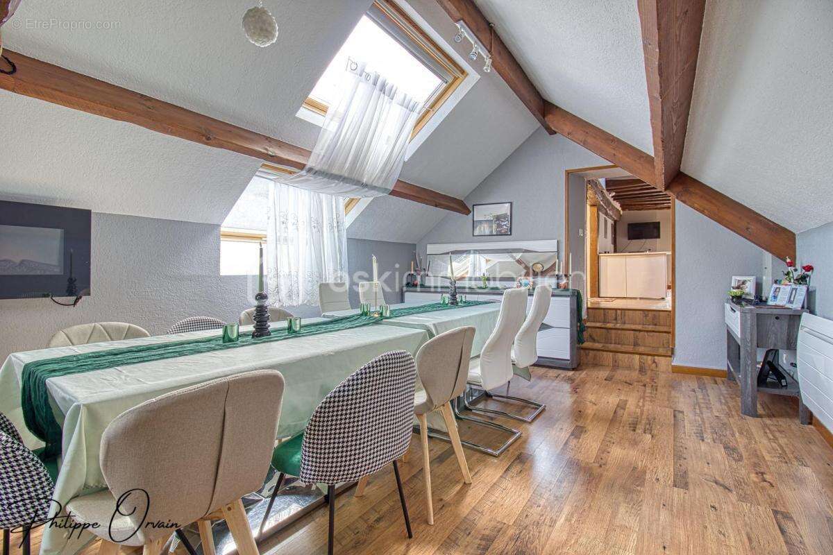 Commerce à VARREDDES