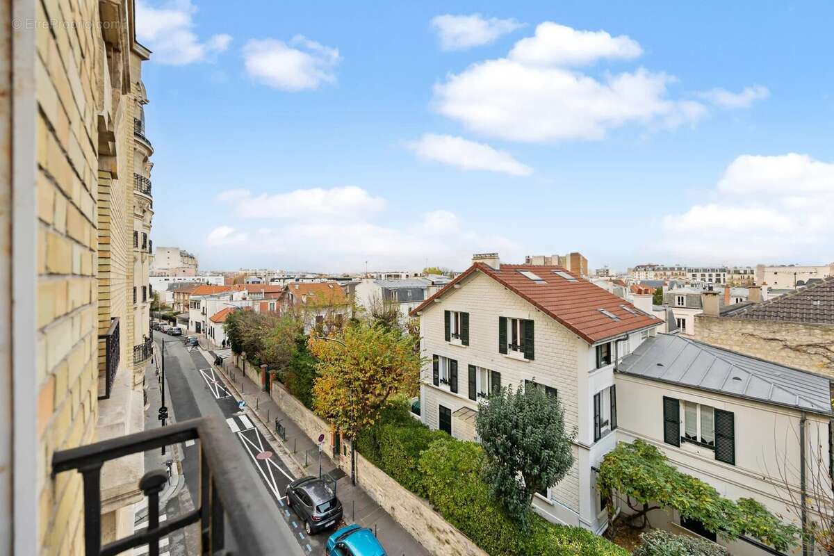 Appartement à COURBEVOIE