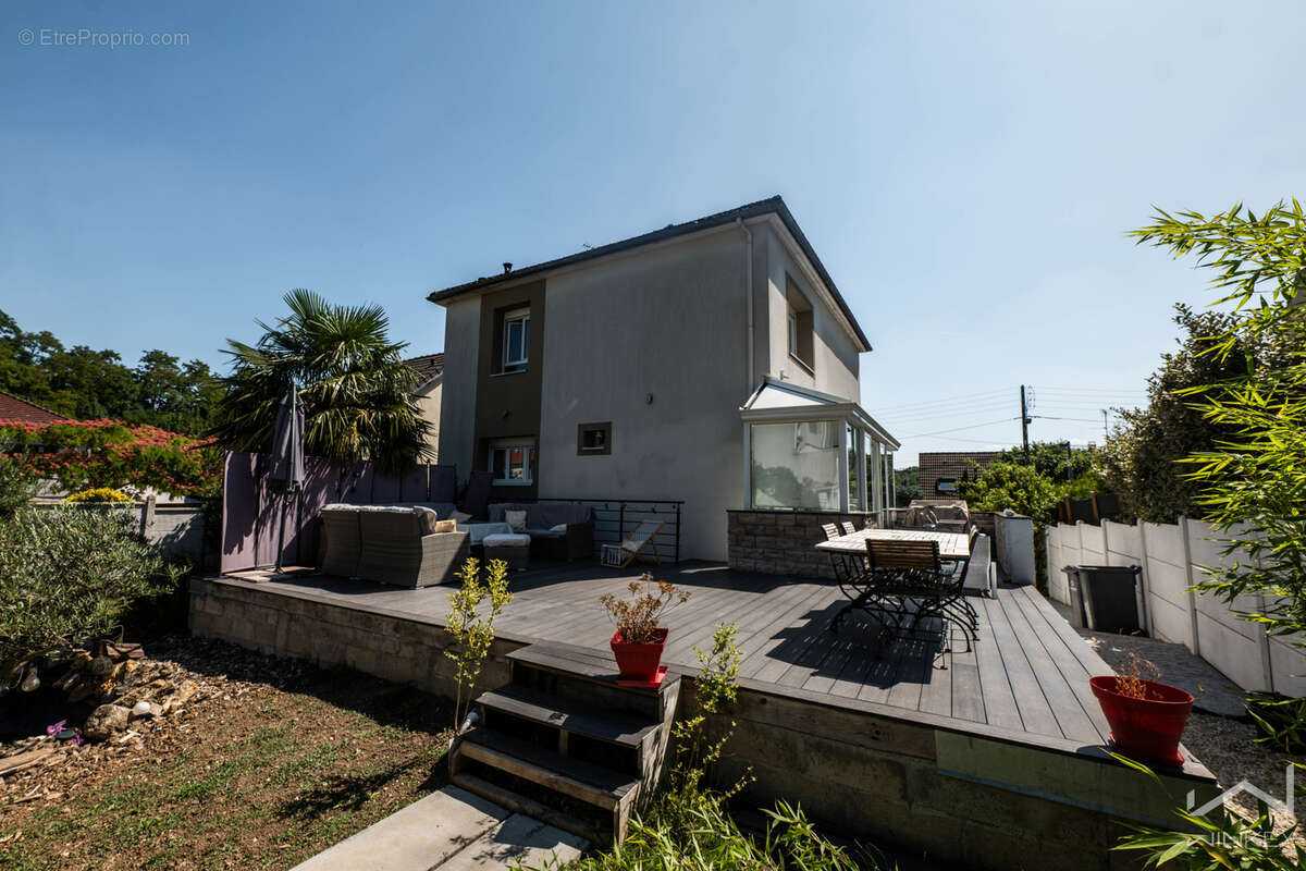 Maison à VILLECRESNES
