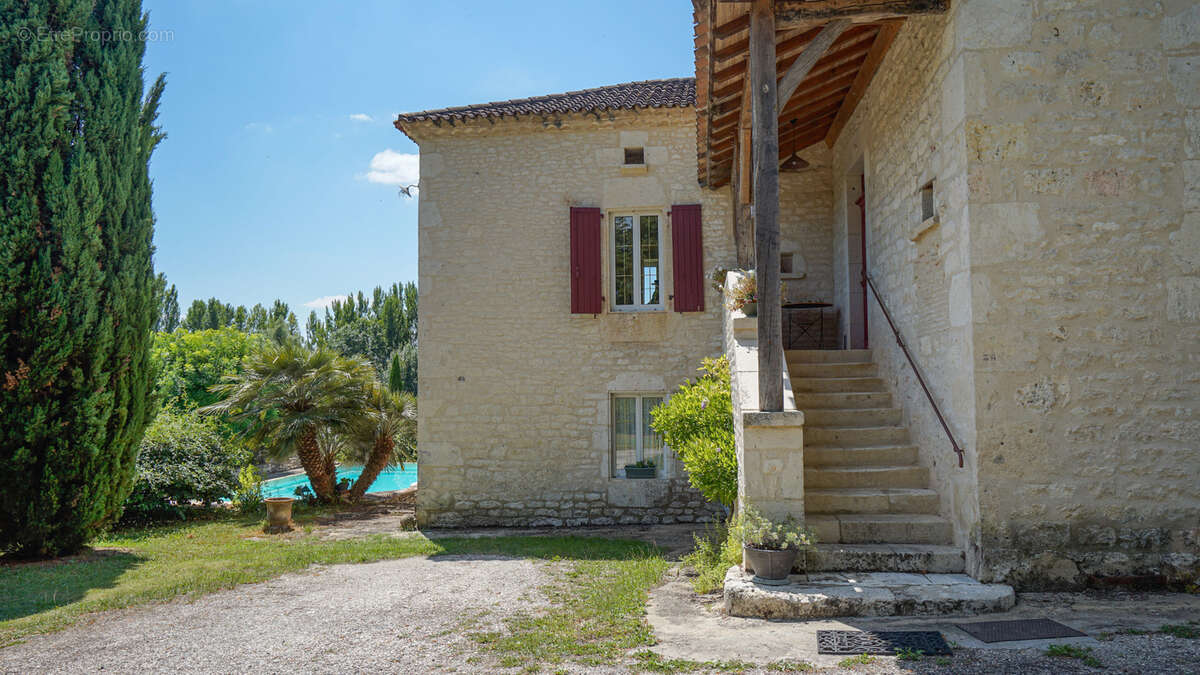 Maison à MONTCUQ