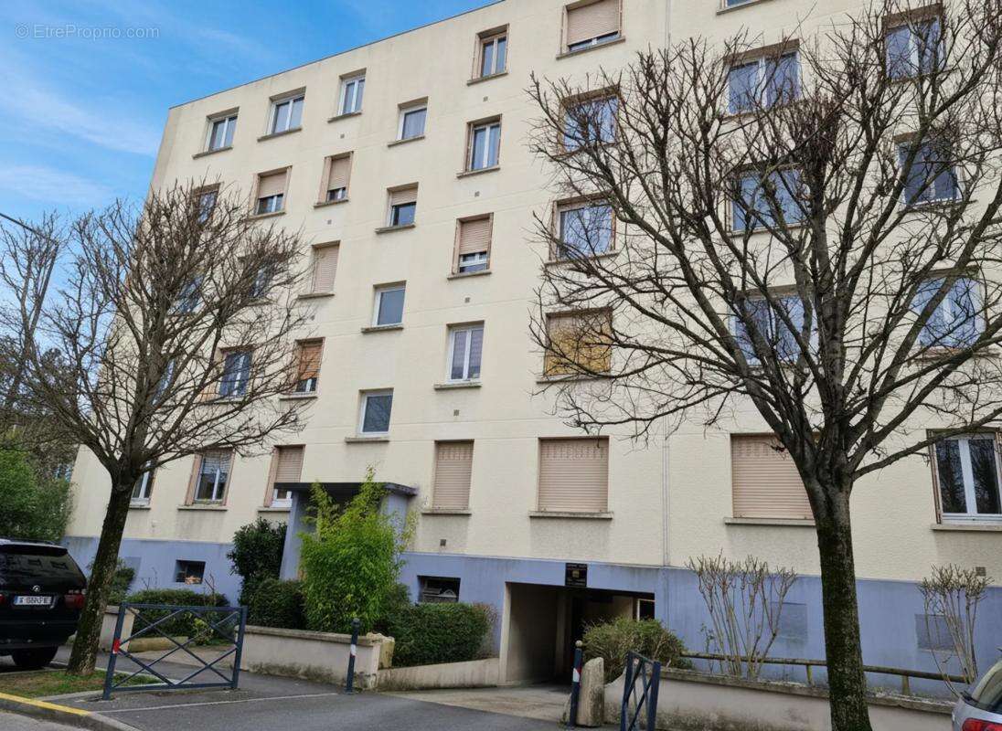 Appartement à LES PAVILLONS-SOUS-BOIS