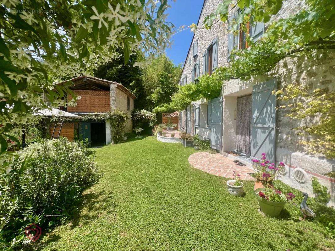 Maison à SAINT-PIERRE-DE-RIVIERE