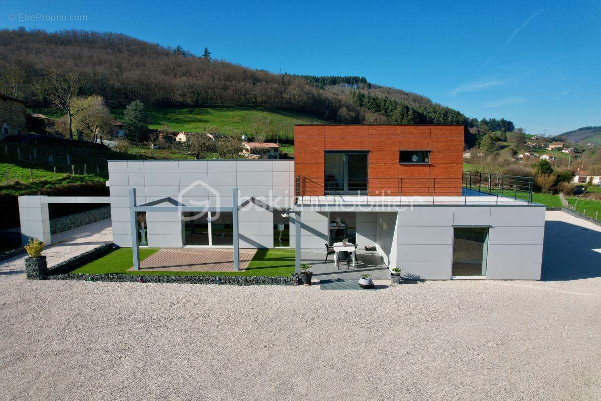 Maison à CHAMBOST-ALLIERES