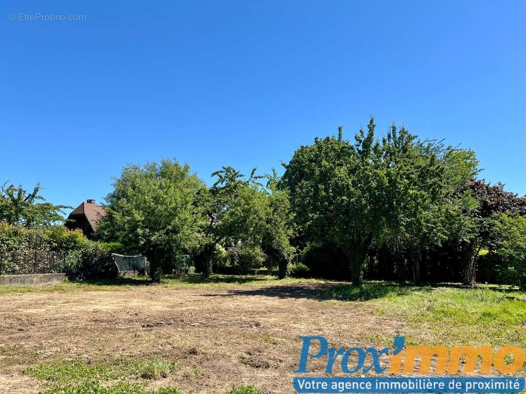 Terrain à SAINT-JEAN-DE-MOIRANS