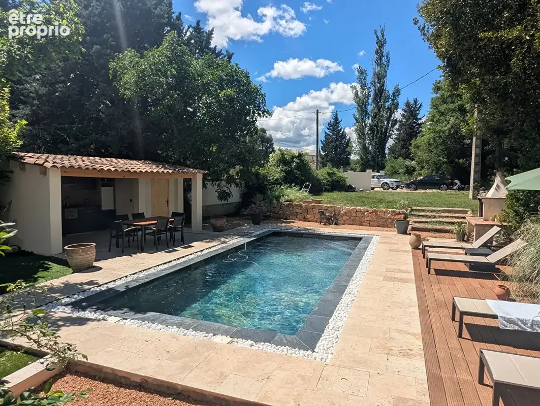 VILLECROZE maison rénovée de 138 m², 5 pièces, piscine au calme - photo 3