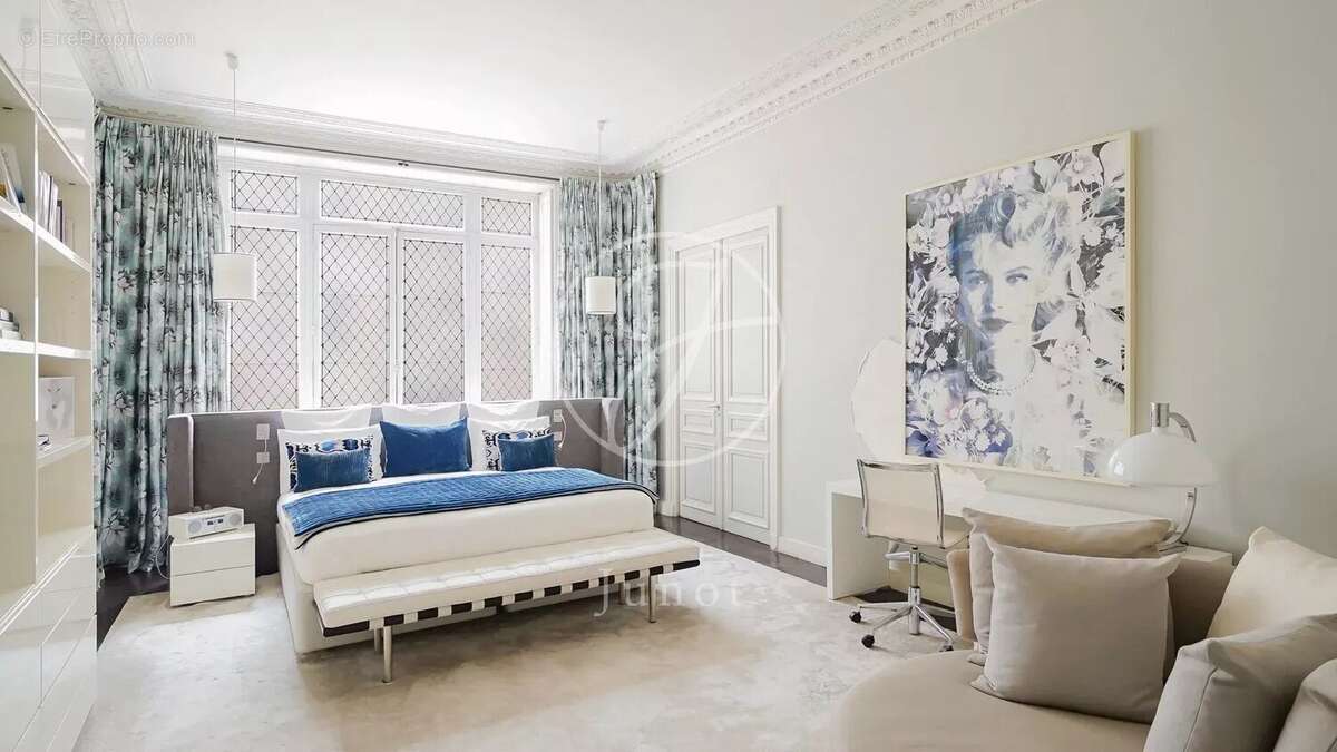 Appartement à PARIS-8E