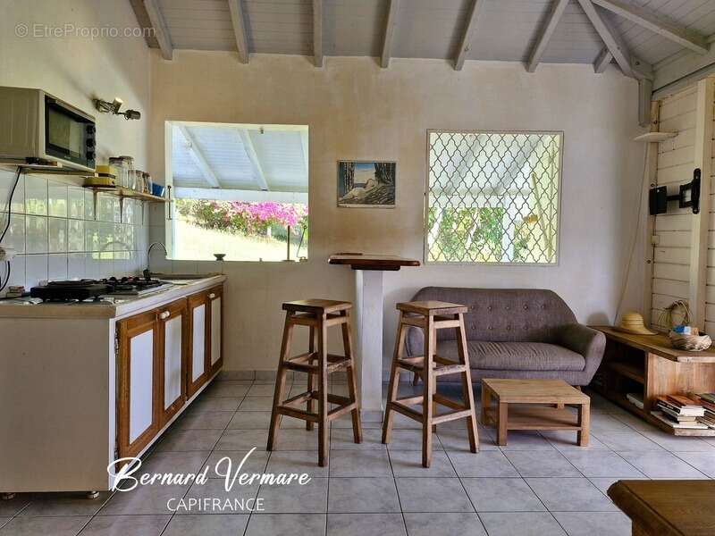 Maison et 3 bungalows - 9 pièces - Piscine - Terrain 2 000m² - photo 3