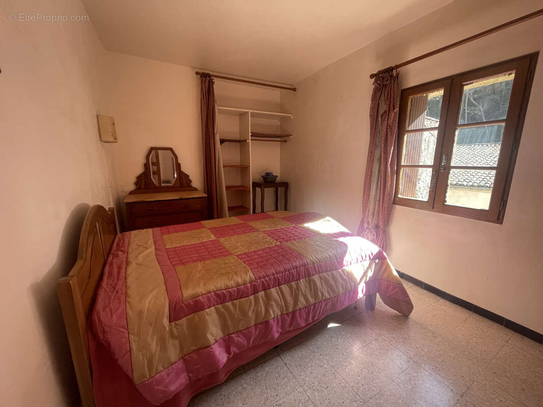 Maison à SAINT-GUILHEM-LE-DESERT