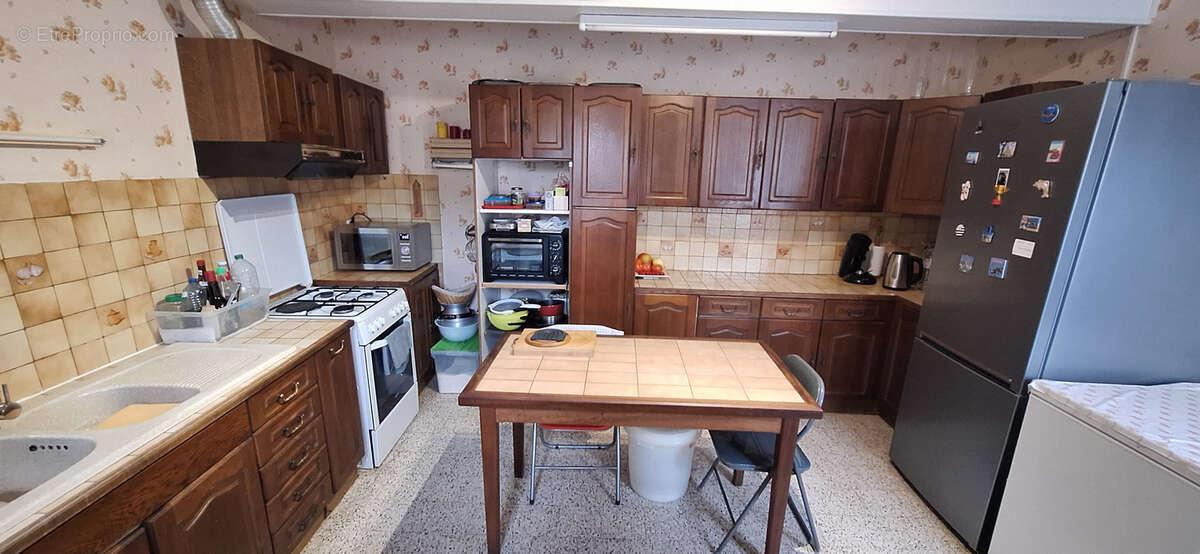 Maison à LAROCHE-SAINT-CYDROINE