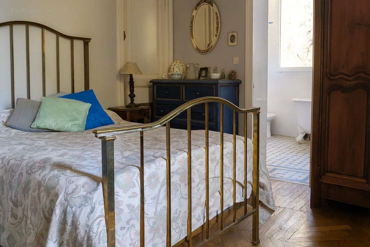 Maison à MANDRES-LES-ROSES