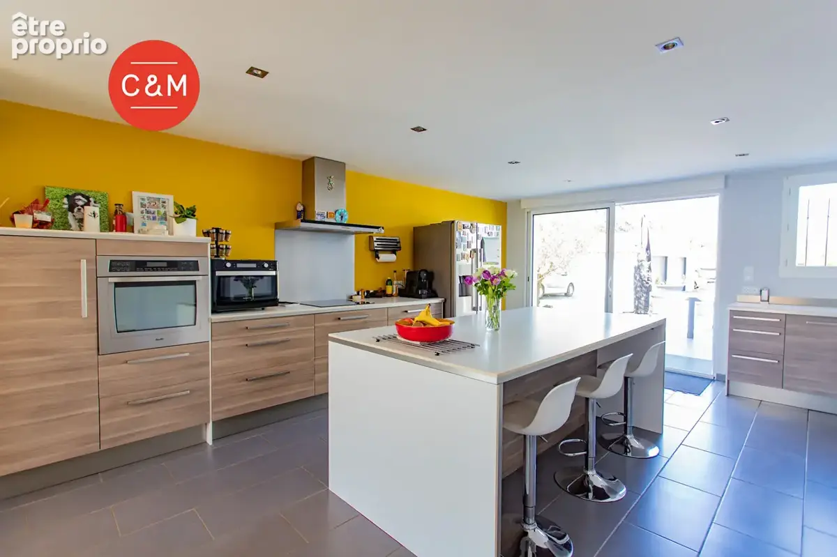 BOUGUENAIS - Maison 7 pièces 193 m² - photo 6