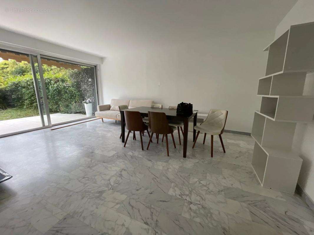 Appartement à LE CANNET