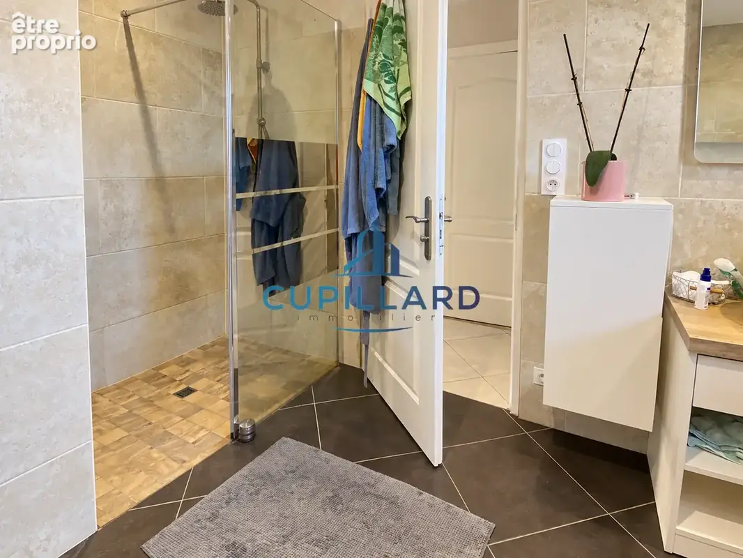 OUCHES - Maison de plain-pied - 140m2 - 4 chambres - piscine hors-sol et terrain clos. - photo 12