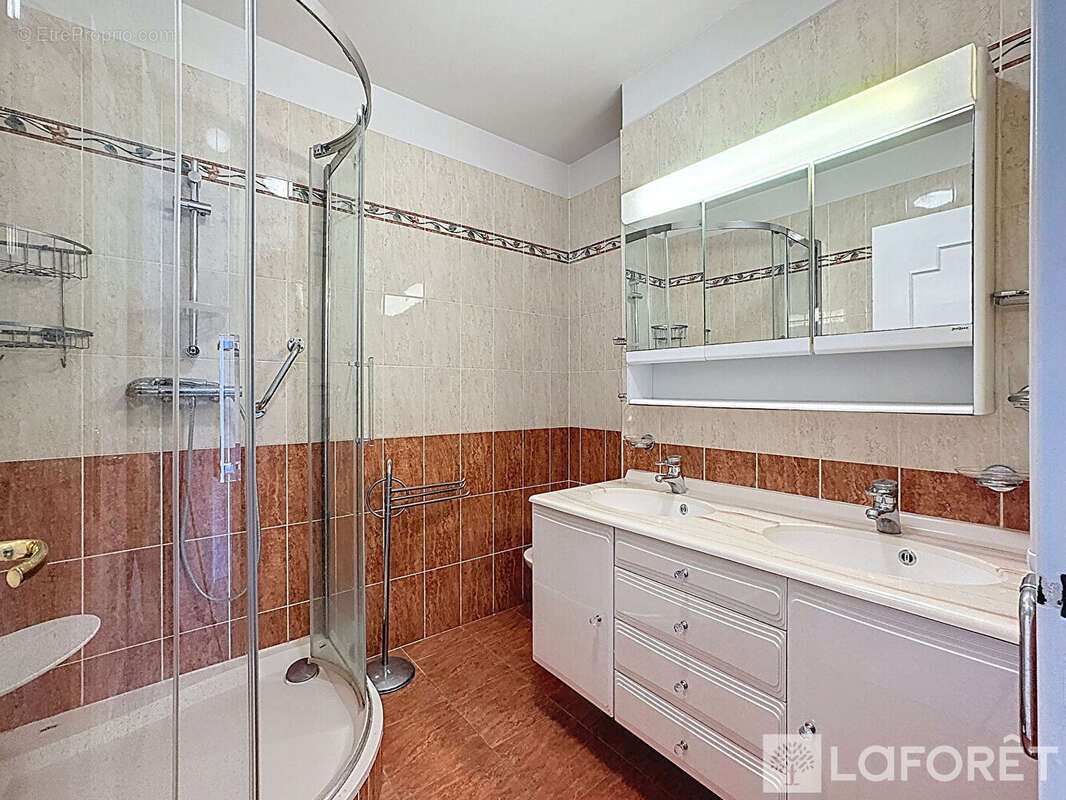 Appartement à ROQUEBRUNE-CAP-MARTIN