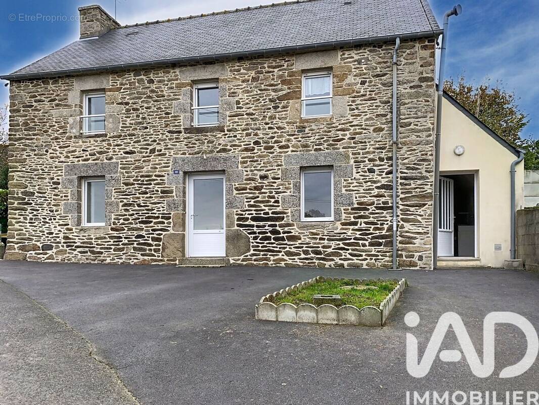 Photo 1 - Maison à PLOUGUENAST