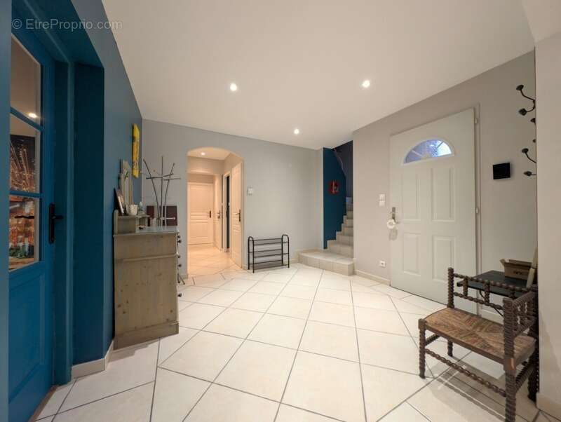 Maison à COMMELLE-VERNAY