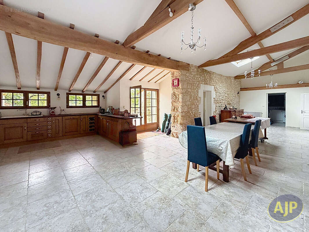 Maison à MAZEROLLES