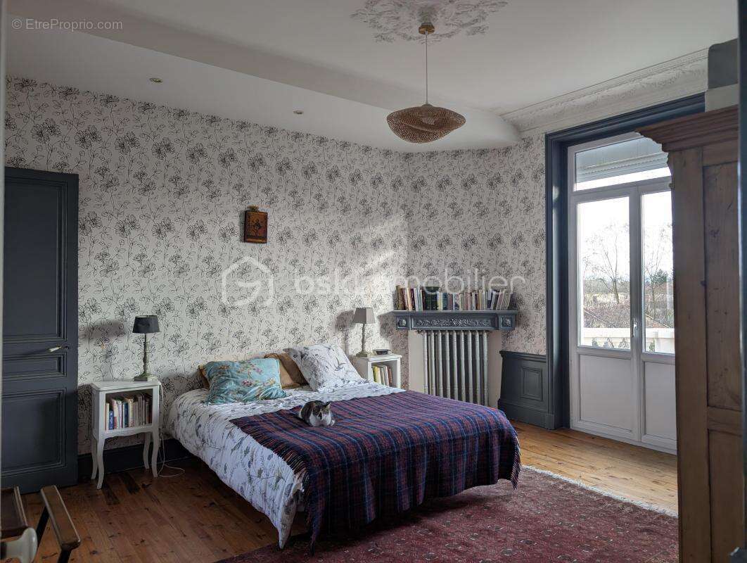 Maison à MONTROND-LES-BAINS