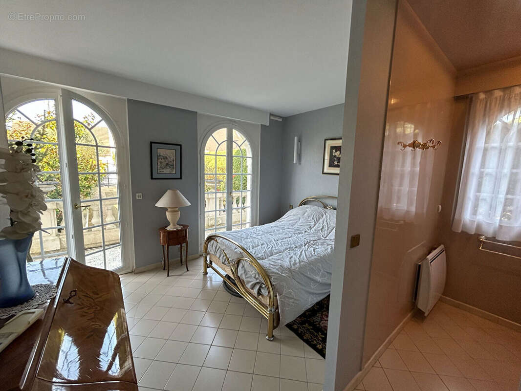 Maison à L'HAY-LES-ROSES