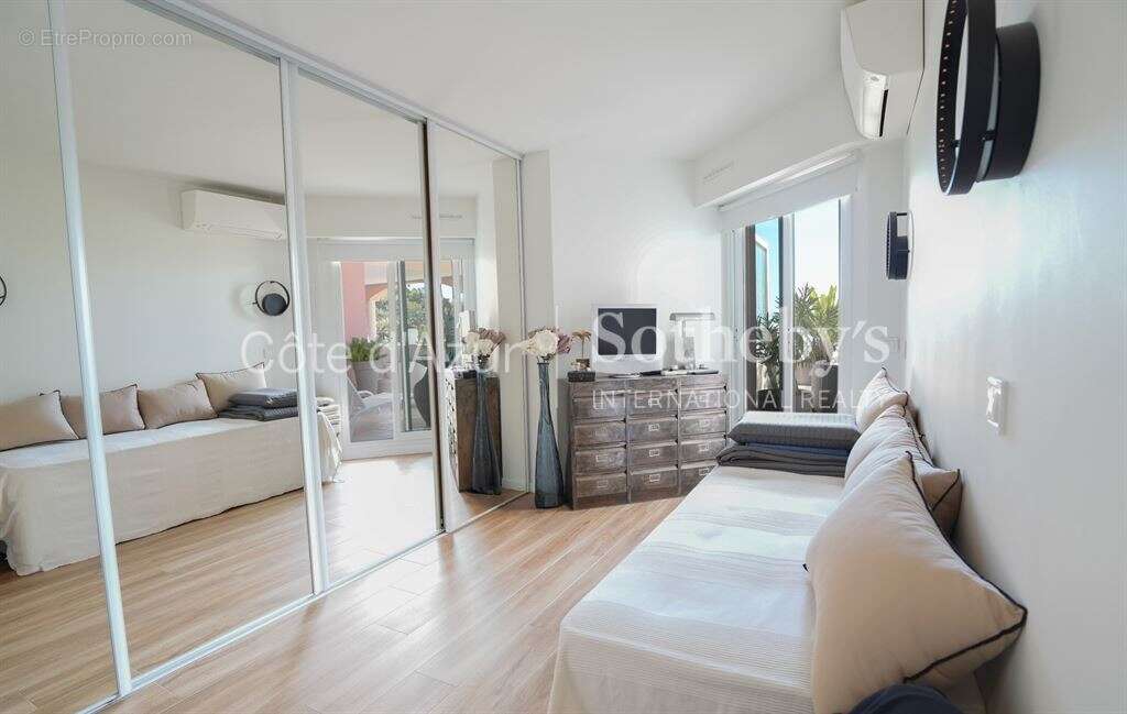 Appartement à MANDELIEU-LA-NAPOULE