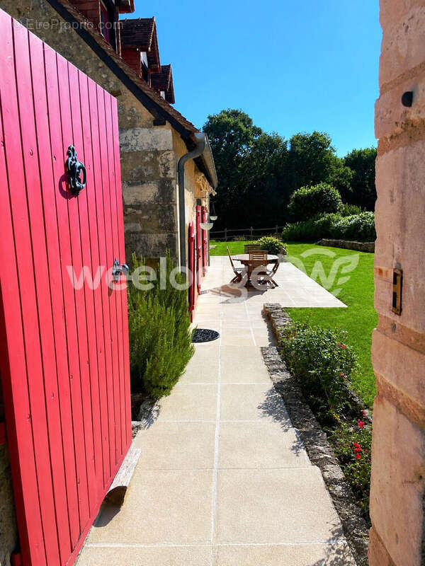 Maison 93 m² à Saint-Hilaire-Sur-Benaize  - photo 2