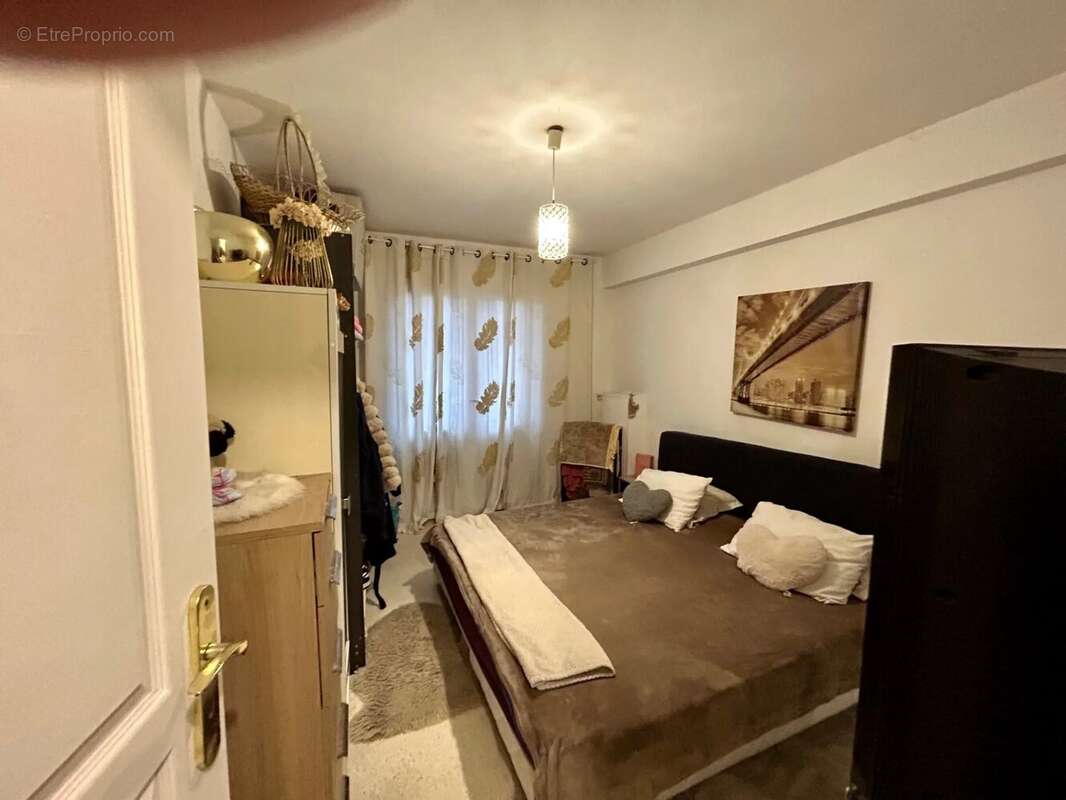 Appartement à SAINT-LAURENT-DU-VAR