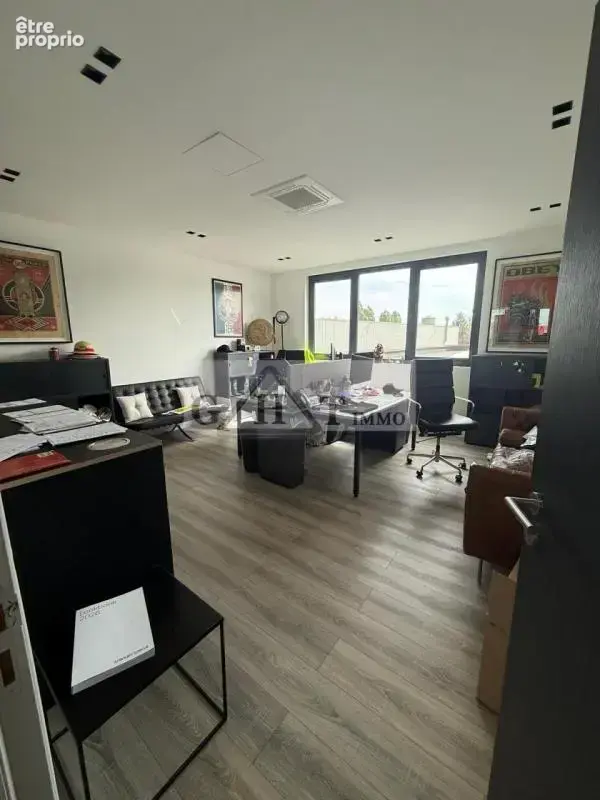 Entrepôt-bureaux à vendre de 2 080 m2 à vendre ! - photo 5