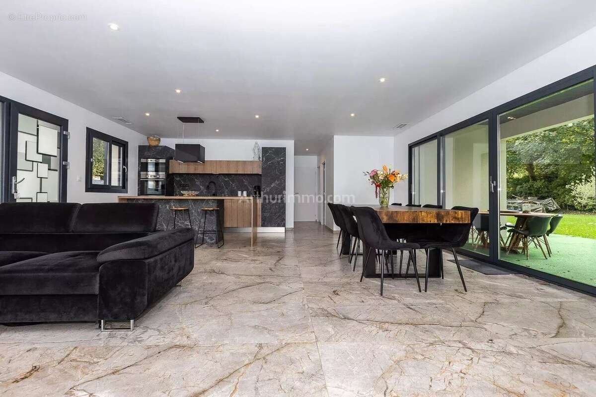 Maison à SAINT-VICTOR-DE-MORESTEL