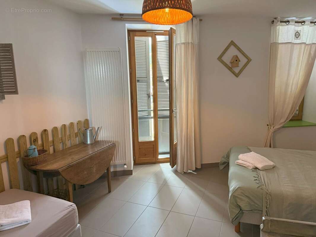 Commerce à SAINT-DIDIER-SUR-ROCHEFORT