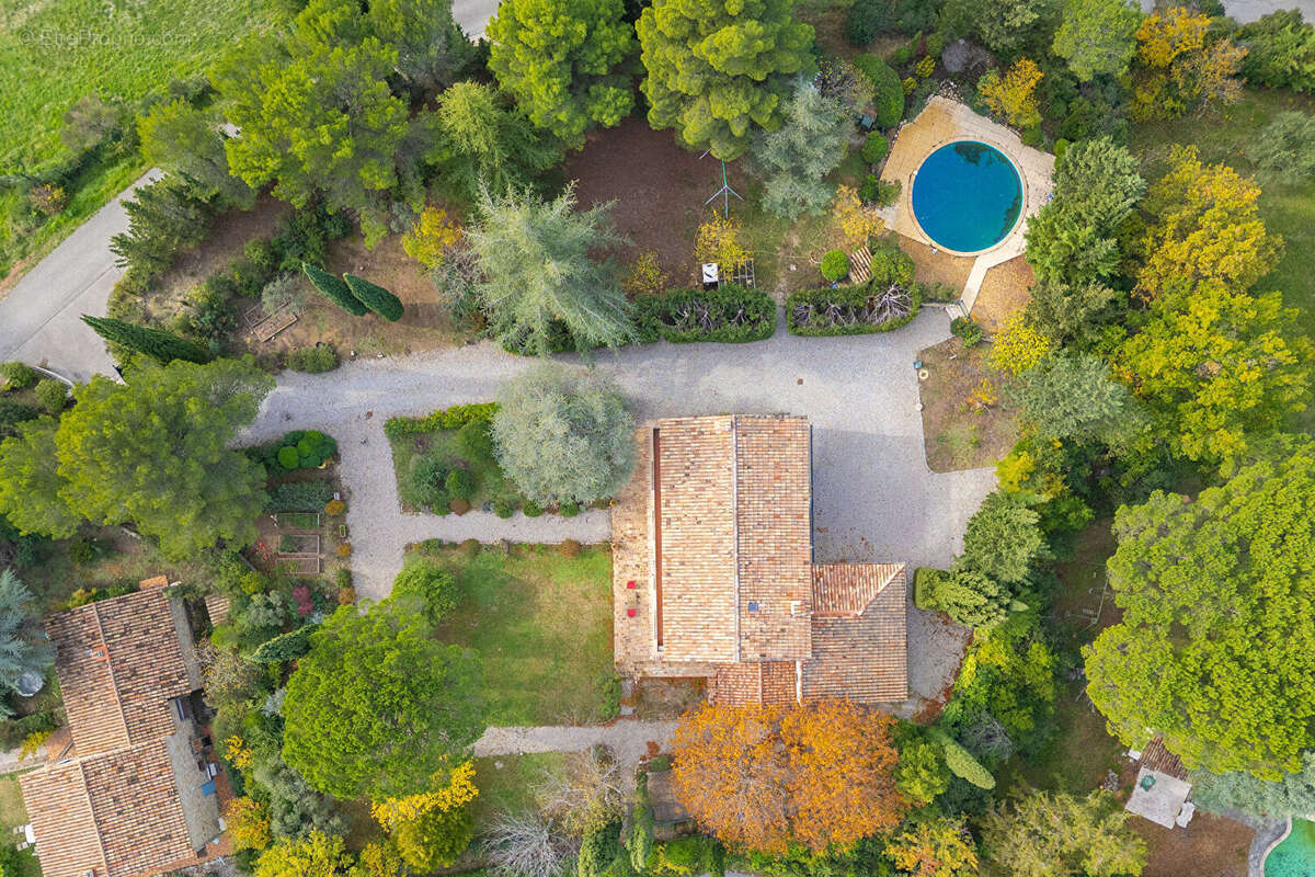 Demeure de prestige de 285 m2 - Aix-en-Provence - photo 2