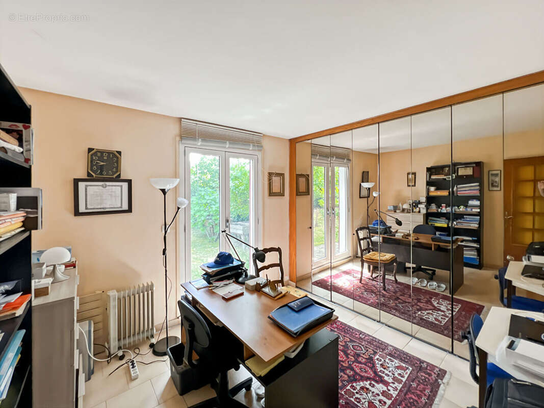 MENNECY - Village Levitt - Maison familiale indépendante 7 pièces - 137 m² - Terrain de 680 m² - photo 13