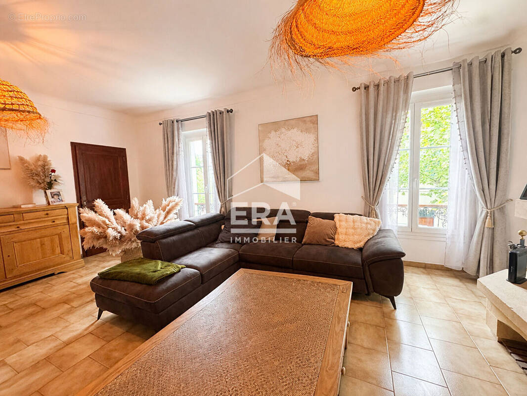 Appartement à LARAGNE-MONTEGLIN