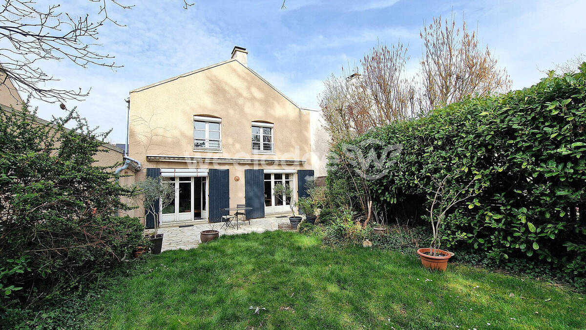 Maison à VOISINS-LE-BRETONNEUX