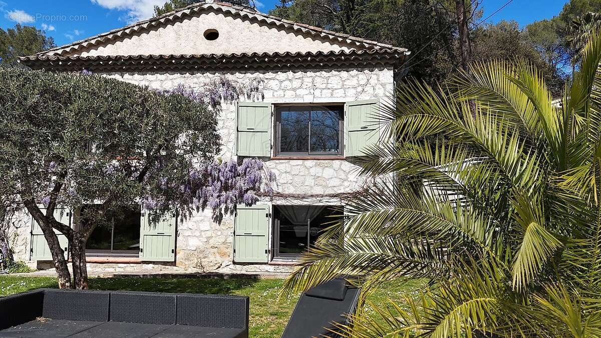 Maison à ROQUEFORT-LES-PINS