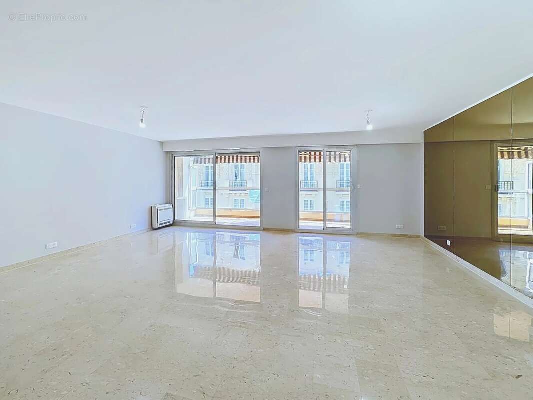 Hyper centre - Coulée verte  Trois pièces 97,5 m² - Refait à neuf - photo 4