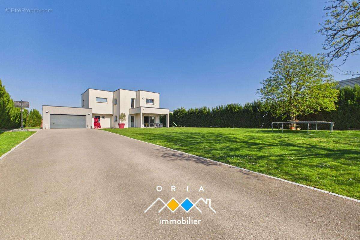 Maison à THIAUCOURT-REGNIEVILLE