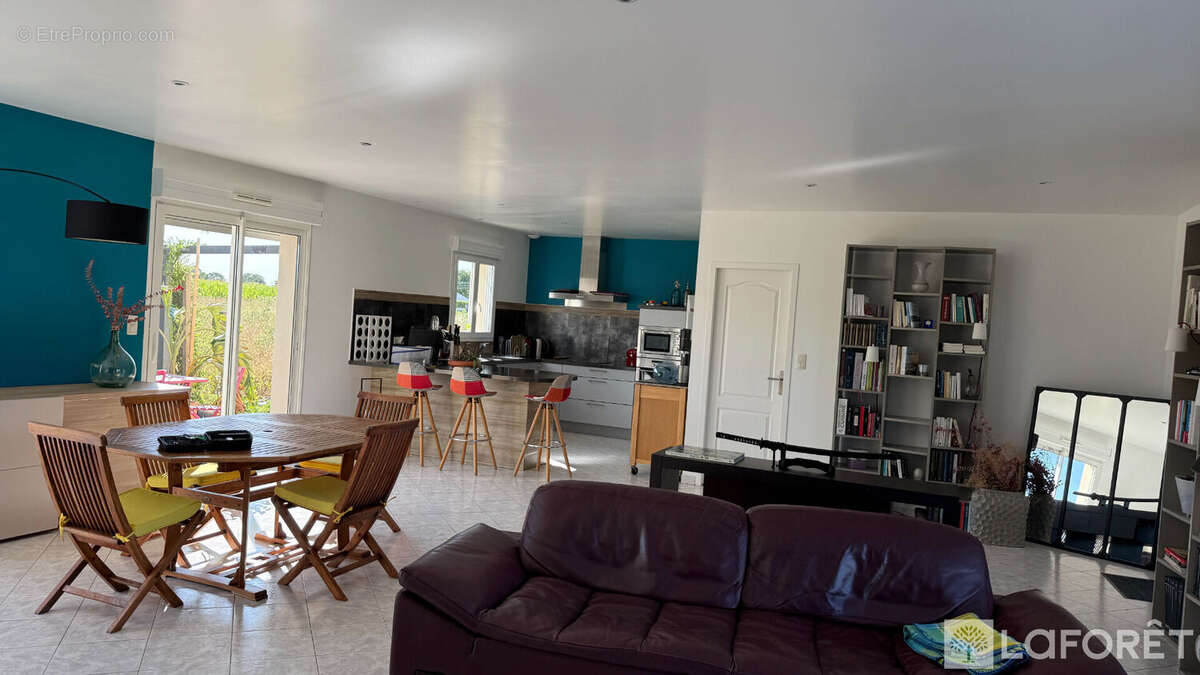 SAINTES ? Plain-pied récent de 156 m² avec 3 chambres, bureau et terrain de 1 200 m² - photo 14