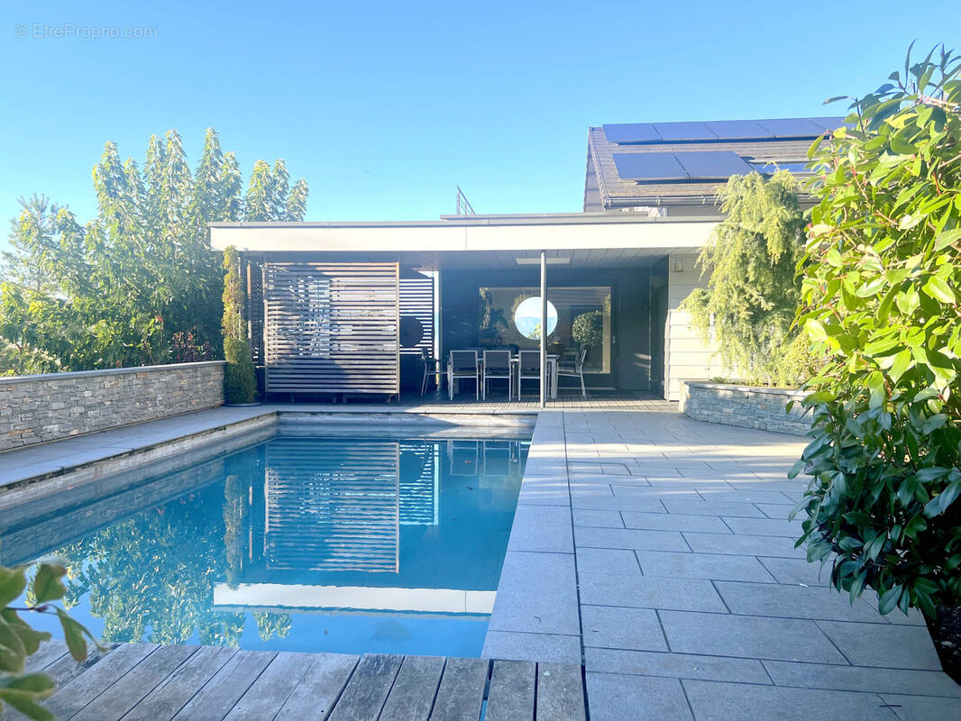 Maison à COLLONGES-SOUS-SALEVE