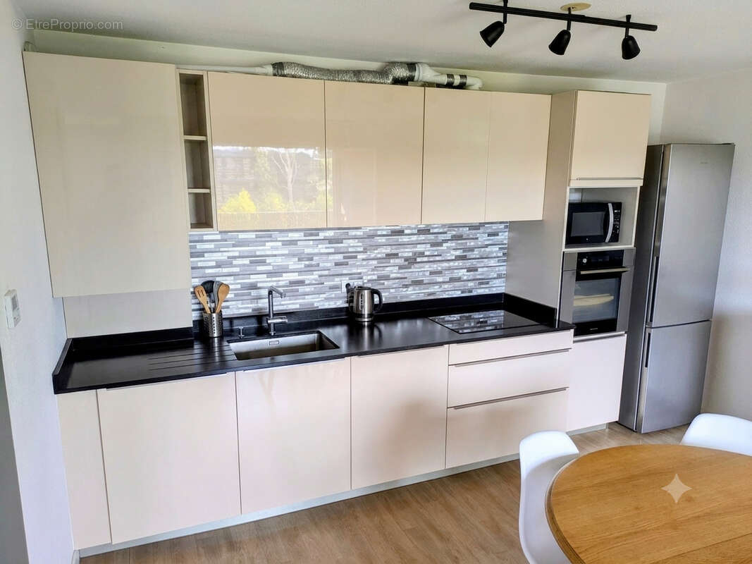 Bas Cenon - Appartement T3 de 76 m² avec loggia et place de parking - photo 5