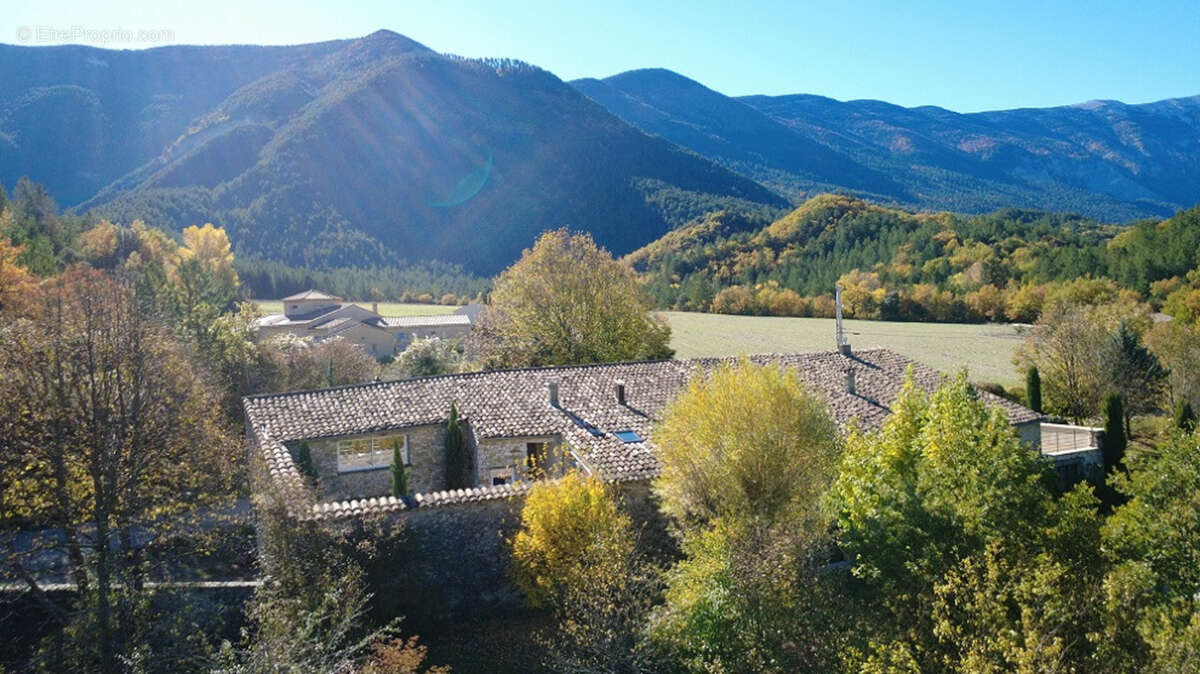 EXCLUSIVITÉ - à vendre ancienne bergerie restaurée- charme et sérénité au pied du Mont Ventoux - photo 5