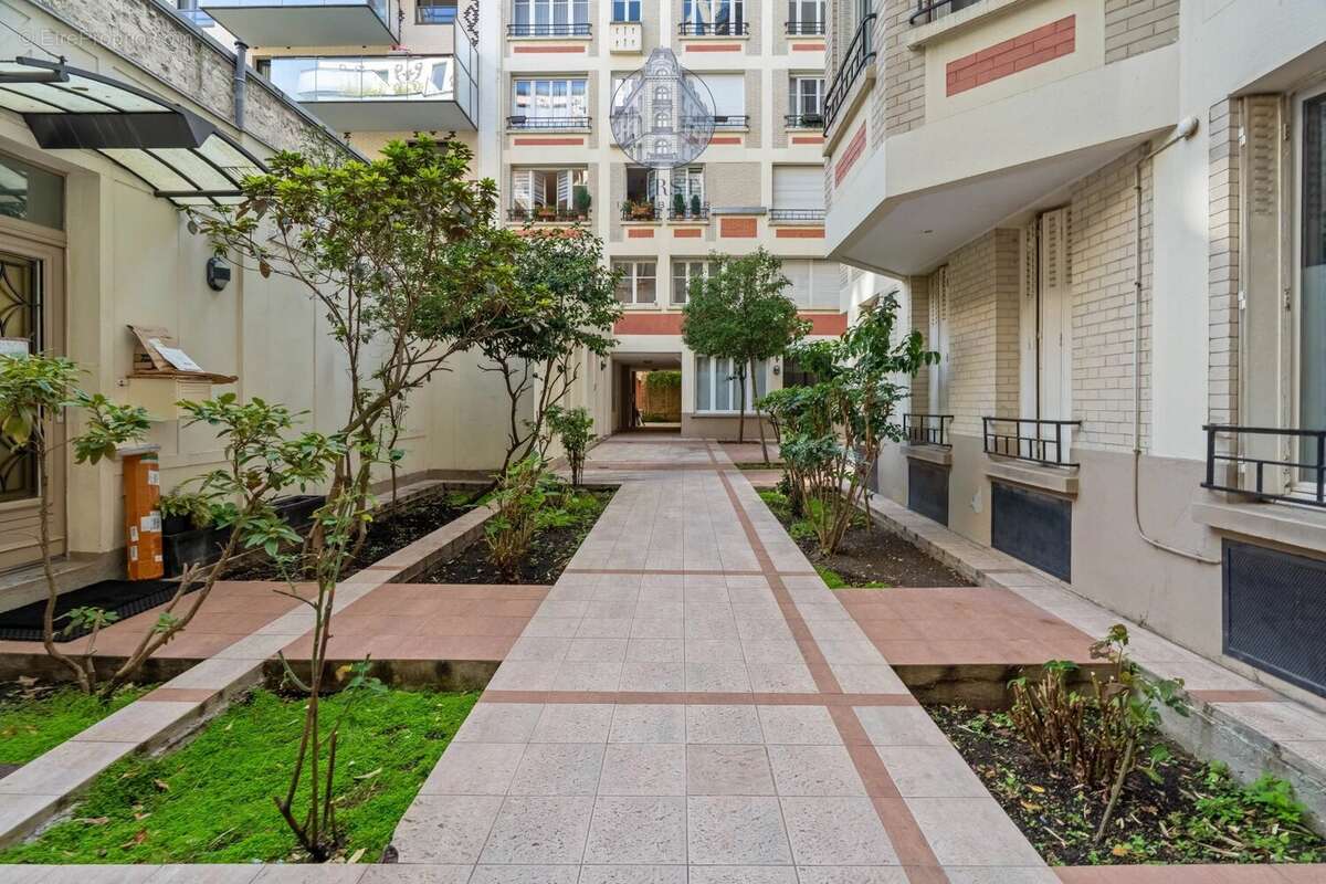 Appartement à PARIS-16E