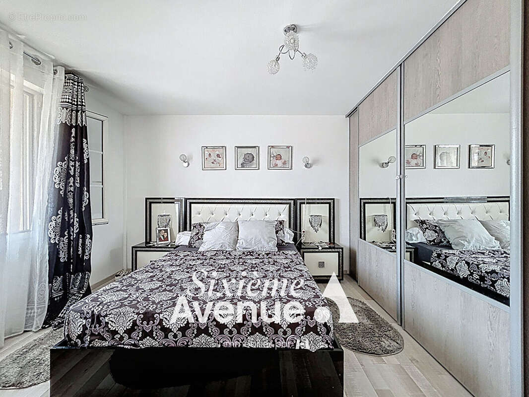 Maison à DECINES-CHARPIEU